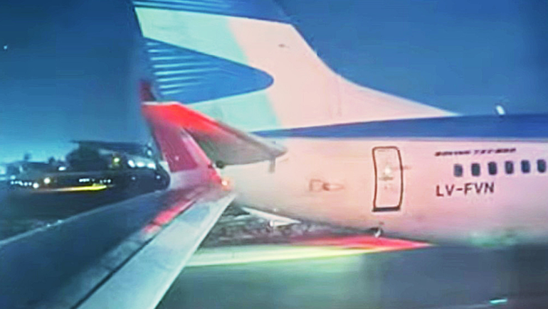 Insólito choque de aviones de Latam y Aerolíneas Argentinas generó pánico&nbsp;