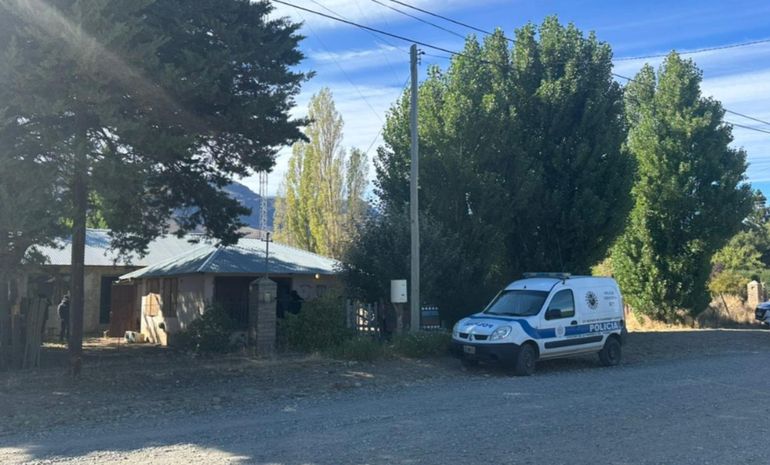 Desde la radio mapuche informaron que la Policía de Chubut estuvo también en la casa de uno de sus integrantes.