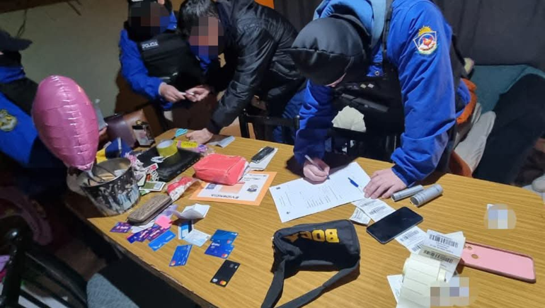 Pedía señas por Facebook para alquileres truchos: identificaron a la estafadora y allanaron su casa
