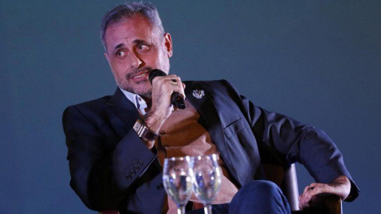 Jorge Rial conducirá su primer programa de política en la televisión.