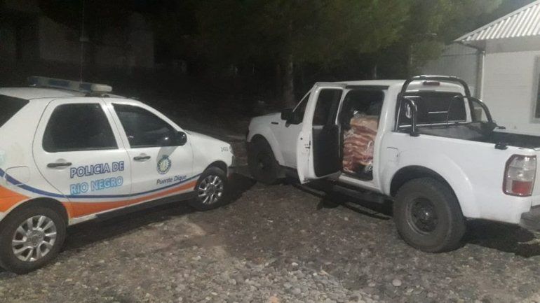 Lo atraparon con 52 costillares de vaca en una camioneta