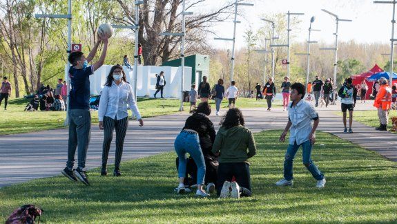 Sigue la tradición: Día de la Primavera ventoso en Neuquén