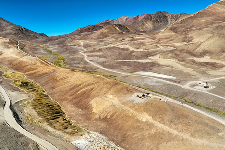 Obras tempranas de infraestructura: camino de acceso clave para movilización masiva en 2027. Obras tempranas de infraestructura: camino de acceso clave para movilización masiva en 2027.