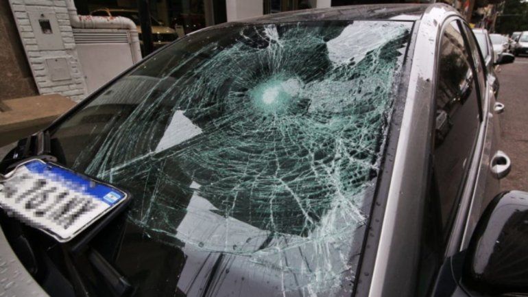 Crack de Newells iba con tres mujeres en su auto fuera de horario y chocó a policía