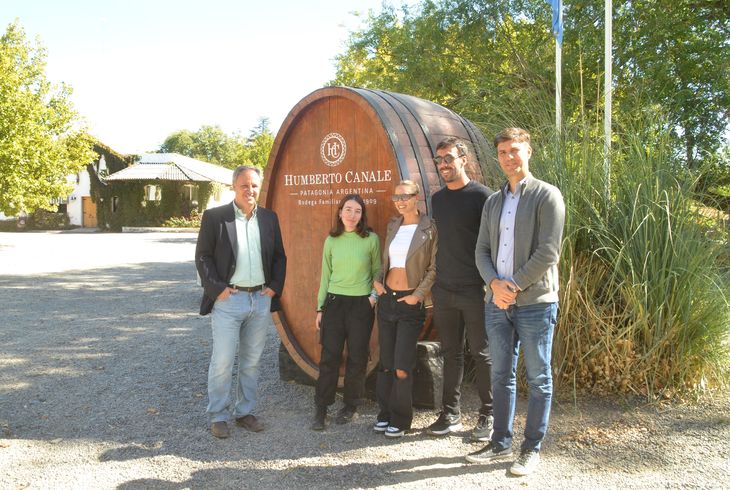 Germán Barbi y Nicolás Sánchez, junto a la influencer. Foto: Antonio Spagnuolo Germán Barbi y Nicolás Sánchez, junto a la influencer. Foto: Antonio Spagnuolo