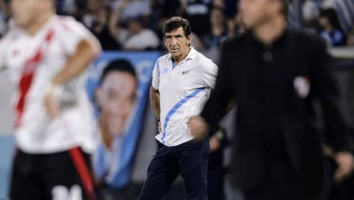 Gustavo Costas palpitó el duelo ante River y le hizo un pedido insólito a Maxi Salas luego del escándalo