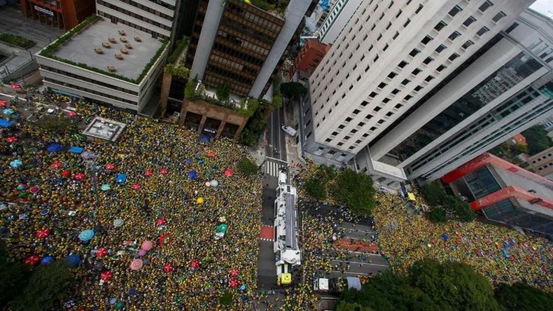 Bolsonaro moviliza a multitudes en Sao Paulo