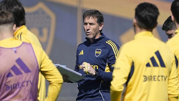 El entrenador de Boca debe administrar su plantel.