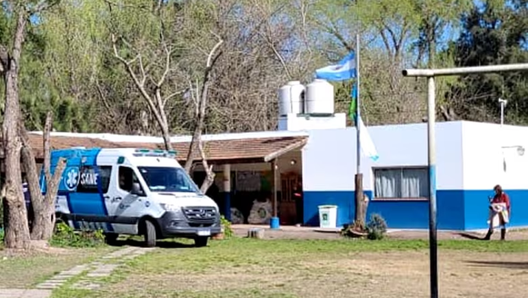 El agresor atacó a su compañera dentro del aula que compartían. El agresor atacó a su compañera dentro del aula que compartían.