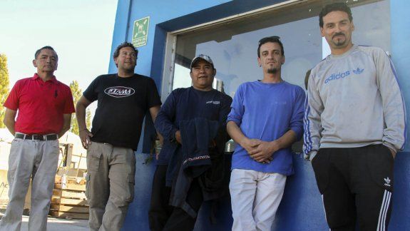 Sigue la tensa espera de los obreros de Interlagos