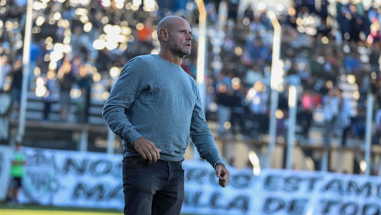 Duilio Botella es el entrenador de Deportivo Rincón. 