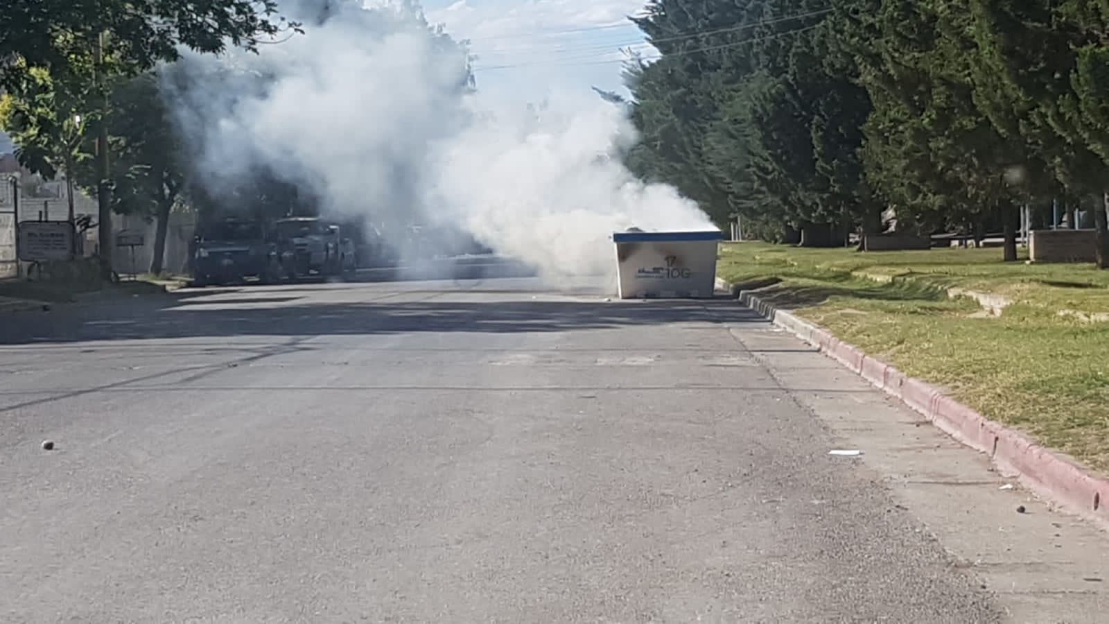 Susto en Centenario: explosión y fuego en un contenedor
