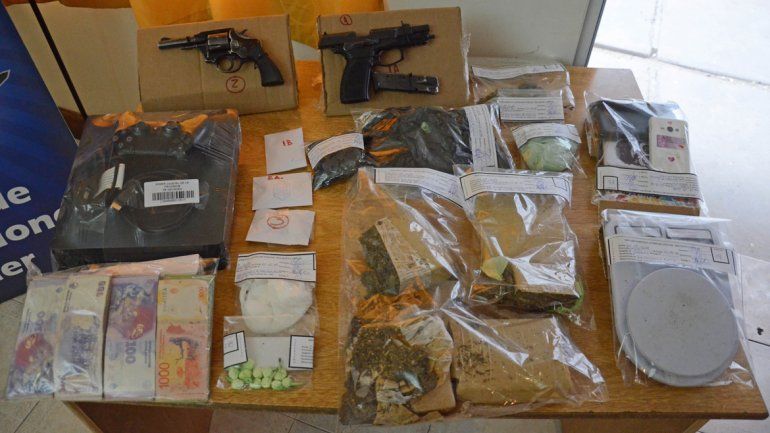 Plottier: allanaron por un robo y encontraron un kiosco narco