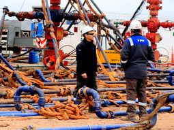 YPF rompió un nuevo récord en Vaca Muerta con 22 etapas de fractura en un solo día. YPF rompió un nuevo récord en Vaca Muerta con 22 etapas de fractura en un solo día.