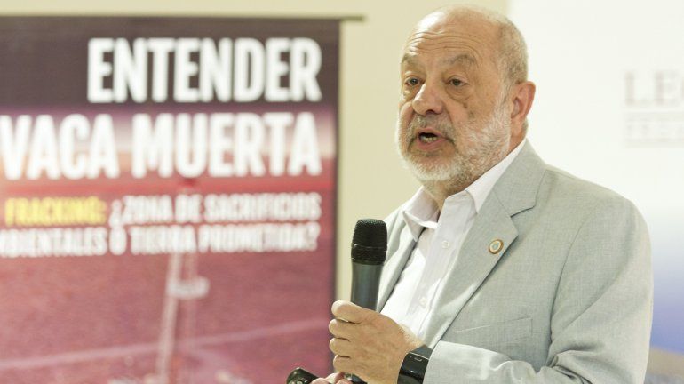 Luis Sapag presentó su libro Entender Vaca Muerta en la Legislatura