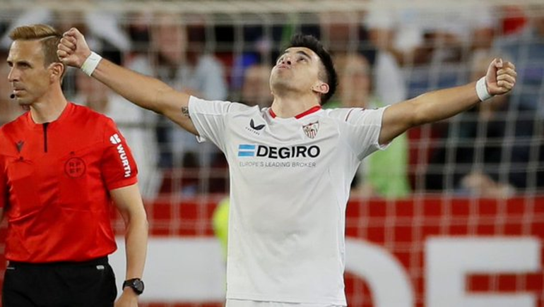 Mirá el golazo del Huevo Acuña que aplaudió todo Sevilla