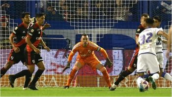 la tremenda critica de diego latorre a franco armani tras el velez-river: lo que hizo es un... la tremenda critica de diego latorre a franco armani tras el velez-river: lo que hizo es un...