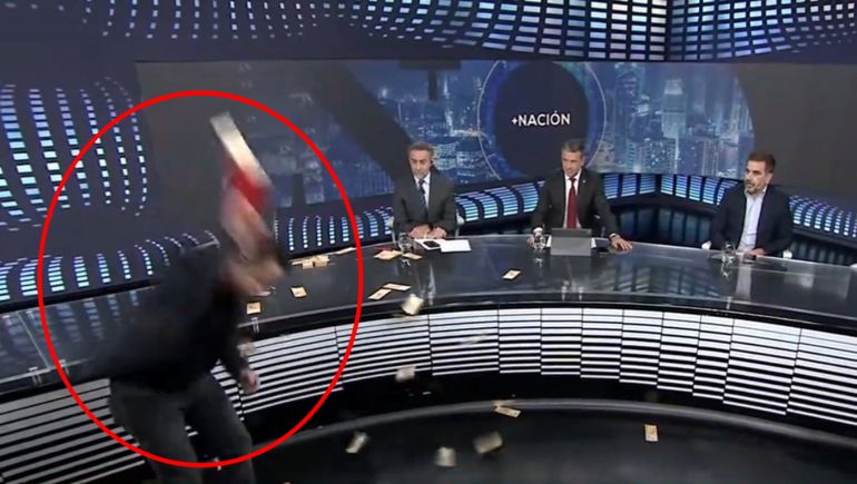 El diputado Martín Tetaz destruyó la pistola lanzabilletes en TV.