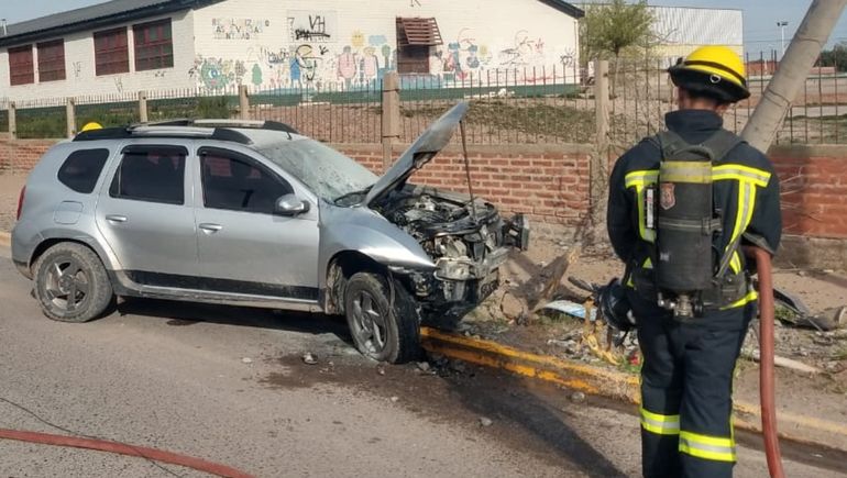 El hombre se retiró acompañado del lugar. El hombre se retiró acompañado del lugar.