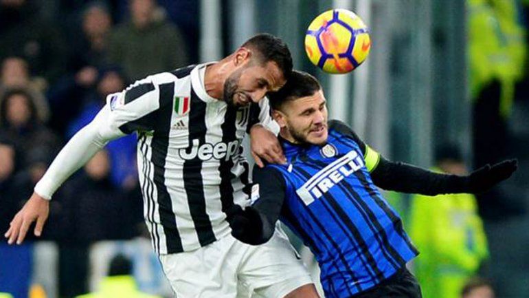 Ninguno de los dos 9 de la Selección pudo lucirse.