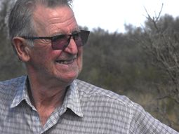 Paulino Vita, 80 años y 72 de campo: “El monte se viene y nadie lo para”. Foto: Fabricio González. Paulino Vita, 80 años y 72 de campo: “El monte se viene y nadie lo para”. Foto: Fabricio González.