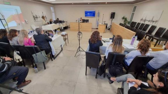 Este martes el jurado escuchó los alegatos iniciales y los primeros testimonios en el juicio por el crimen de Johana Ruiz en Chubut.&nbsp;&nbsp;