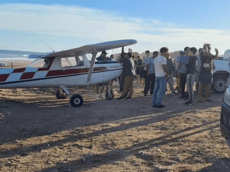 Pánico: una avioneta aterrizó de emergencia en la playa