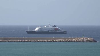 El crucero MV Hondius había partido desde Ushuaia y quedó anclado frente a las costas de Cabo Verde. El crucero MV Hondius había partido desde Ushuaia y quedó anclado frente a las costas de Cabo Verde.
