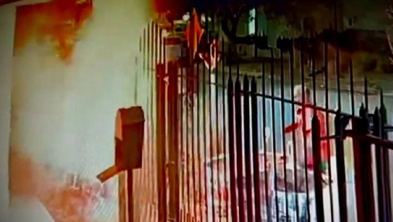 El hombre intentó prender fuego una casa en Santa Genoveva. El hombre intentó prender fuego una casa en Santa Genoveva.