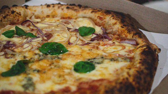 Fermentos naturales, productos destacados en una pizza super recomendable.&nbsp;