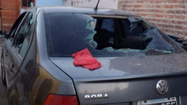 Trelew: su ex no le quiso hablar y él le destrozó el auto.