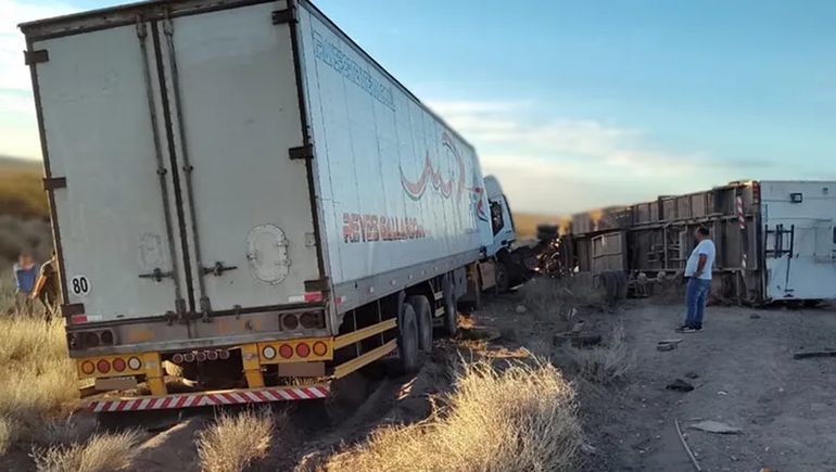 El sindicato petrolero se manifestó bajo el lema “Sin rutas no hay Vaca Muerta”. El sindicato petrolero se manifestó bajo el lema “Sin rutas no hay Vaca Muerta”.