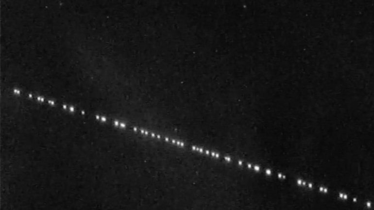 ¿Son ovnis? El extraño fenómeno que sorprendió en el cielo