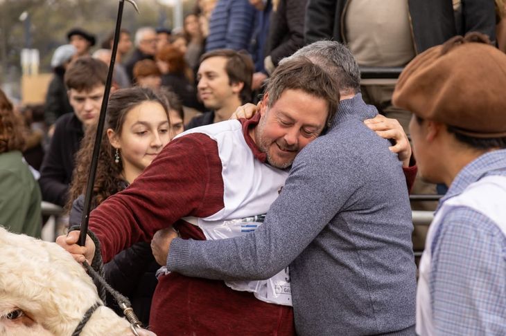 "El secreto está en las vacas", afirmó Gabriel Jaca sobre la genética de su establecimiento. "El secreto está en las vacas", afirmó Gabriel Jaca sobre la genética de su establecimiento.