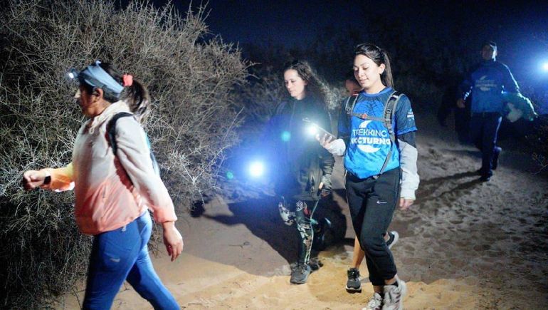 Trekking nocturno en las bardas de Parque Norte en Neuquén. Trekking nocturno en las bardas de Parque Norte en Neuquén.