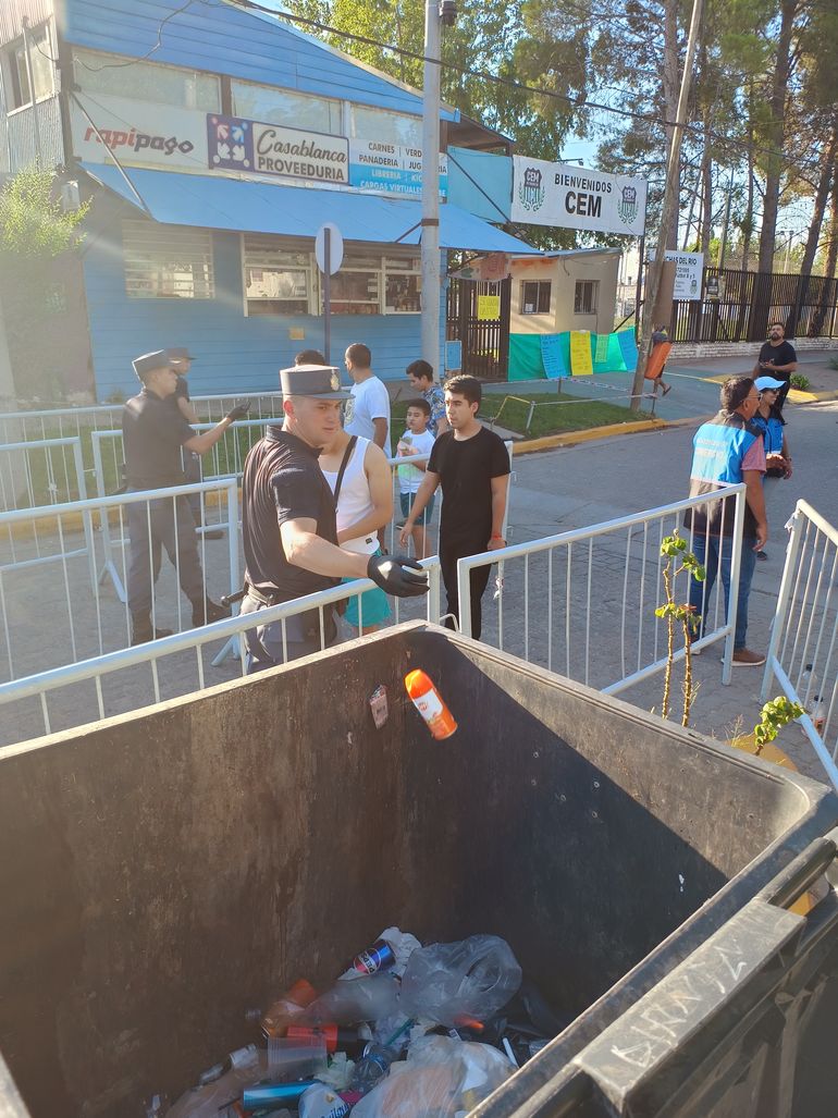 Fiesta de la Confluencia 2025: los elementos más curiosos secuestrados en los controles y cacheos