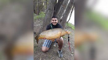 Mirá la carpa de 11 kilos que sacó Lucas en la confluencia de los ríos
