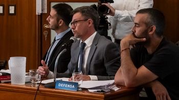 Masacre de pingüinos en Punta Tombo: el abogado defensor Federico Ruffa y, a su izquierda, el acusado, Ricardo La Regina. Masacre de pingüinos en Punta Tombo: el abogado defensor Federico Ruffa y, a su izquierda, el acusado, Ricardo La Regina.