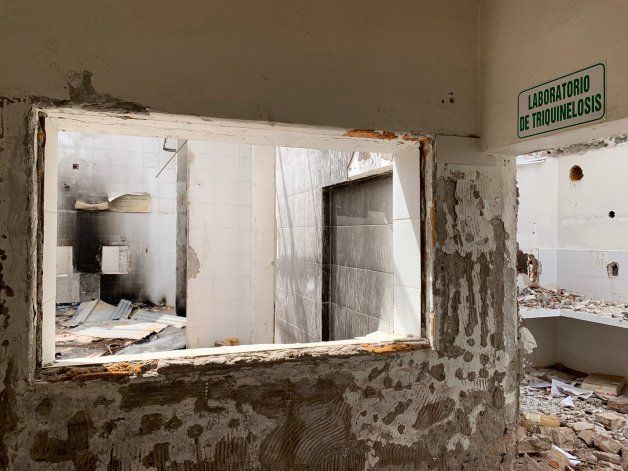 Las oficinas y el laboratorios del matadero: impactan las fotos del saqueo.