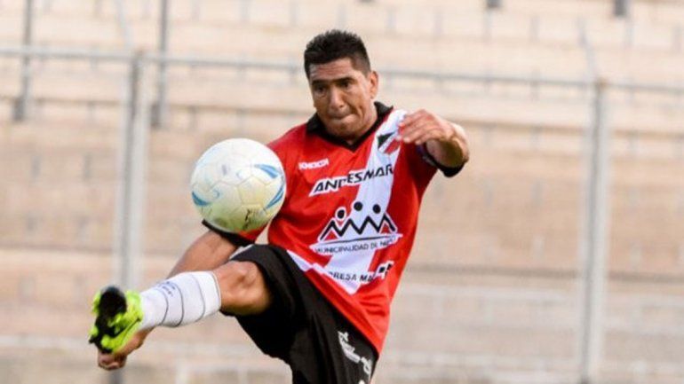 Víctor Benítez es un defensor de experiencia y capitán en Maipú.