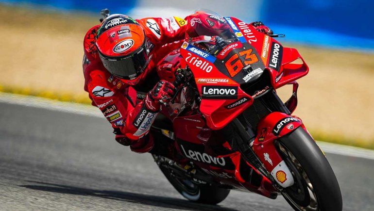 Francesco Bagnaia logró la pole position del MotoGP en España