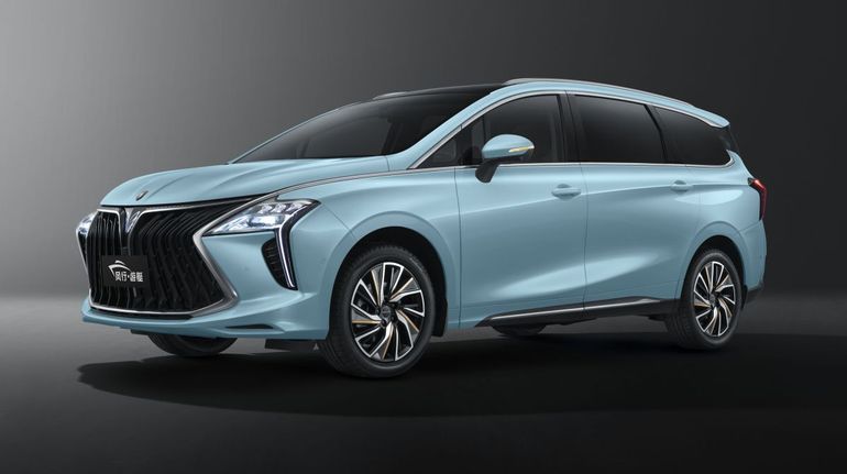 Forthing U-Tour: una minivan de siete plazas y 4,85 metros de largo. Forthing U-Tour: una minivan de siete plazas y 4,85 metros de largo.