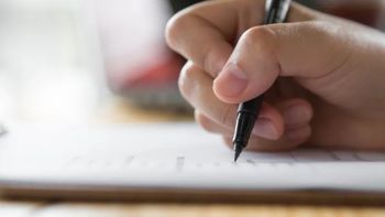 La elección entre una u otra responde más a cuestiones de estilo que de gramática. La elección entre una u otra responde más a cuestiones de estilo que de gramática.