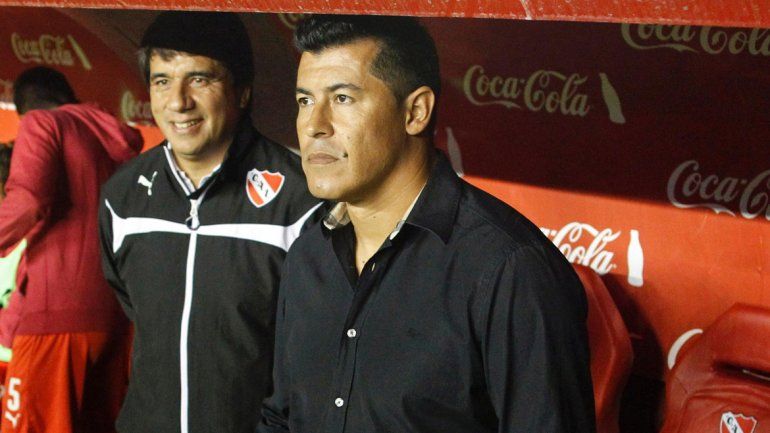 Almirón en su último partido como entrenador de Independiente.