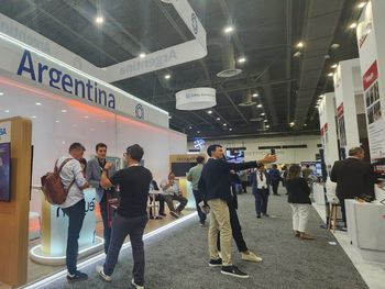 Este año, el stand argentino en el pabellón comercial de la OTC creció en tamaño.