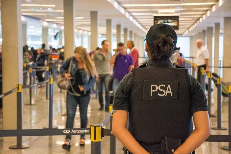 Detuvieron en Ezeiza al hombre que viajó a España para acosar a su ex mujer