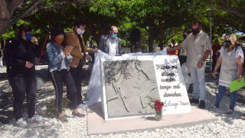 El descubrimiento del monolito con el rostro de Solange, que identificará la plaza que lleva su nombre. El descubrimiento del monolito con el rostro de Solange, que identificará la plaza que lleva su nombre.