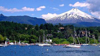 Pucón también quiere a los neuquinos que viajan por paseo o compras. Pucón también quiere a los neuquinos que viajan por paseo o compras.