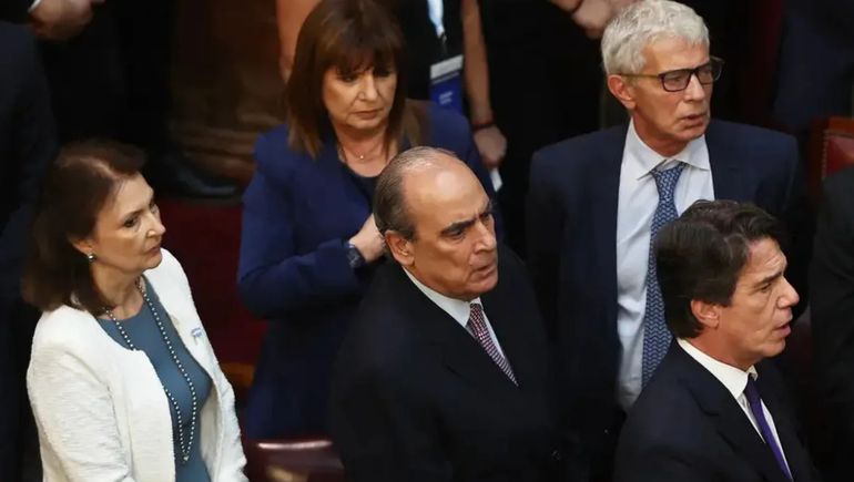 Los funcionarios del Gobierno están molestos por la caída del DNU en el Senado. Los funcionarios del Gobierno están molestos por la caída del DNU en el Senado.