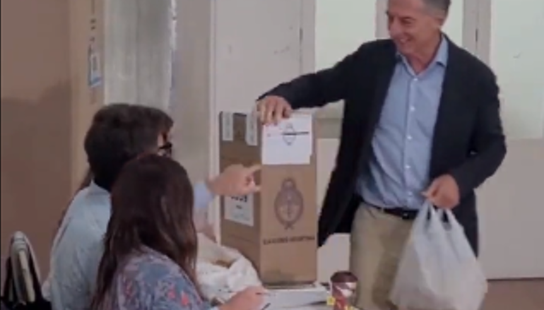 Elecciones: ¿qué pasó con las facturas que llevó Mauricio Macri cuando votó?